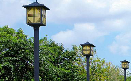 太阳能额敏庭院灯怎么选亮度与续航更耐用